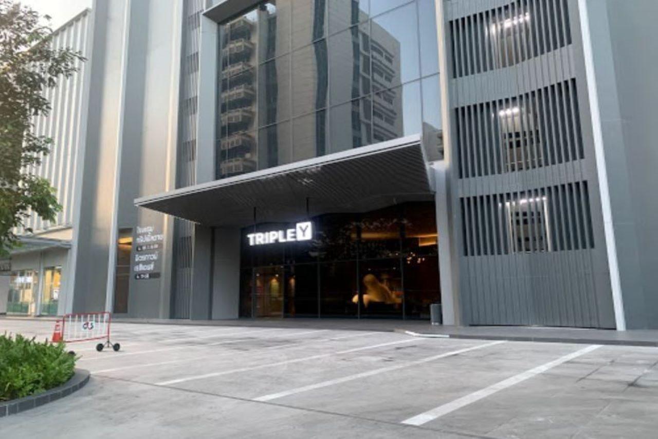 Triple Y Hotel Bangkok Buitenkant foto